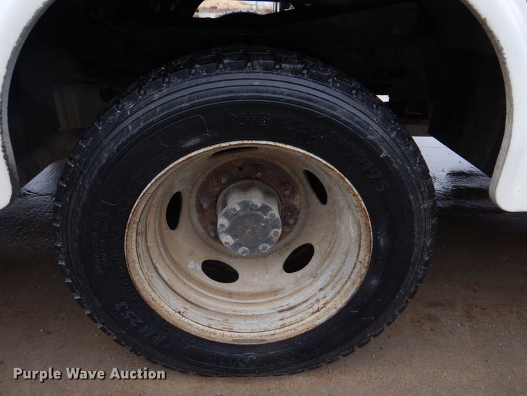 image for item DH8220 2002 Ford F550 Super Duty  bucket truck