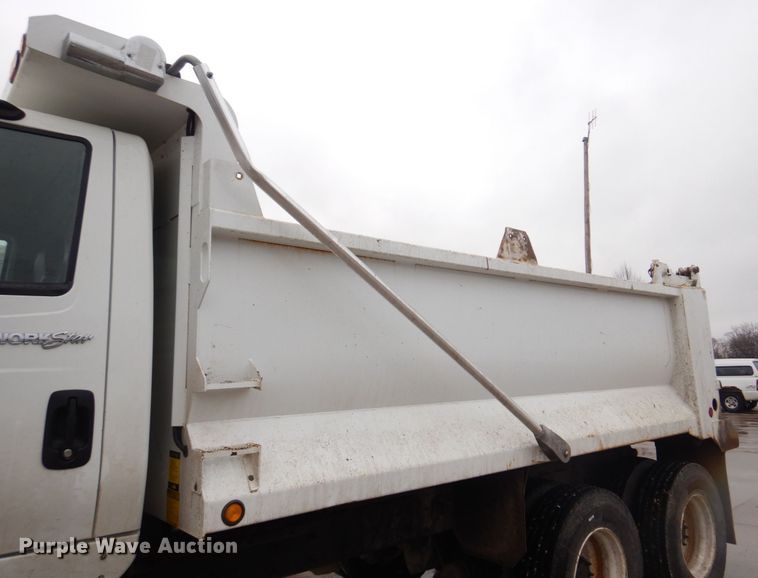 image for item DH8221 2014 International WorkStar 7500  dump truck