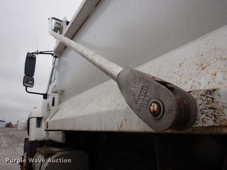 image for item DH8221 2014 International WorkStar 7500  dump truck