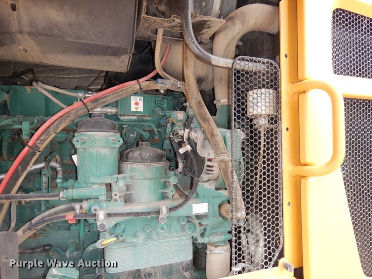 image for item DH8929 2013 Volvo G940B  motor grader