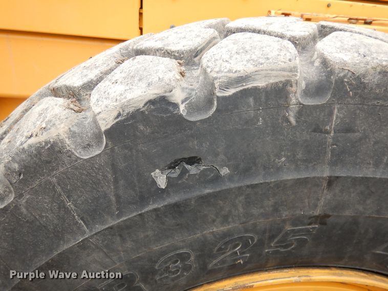 image for item DH8929 2013 Volvo G940B  motor grader