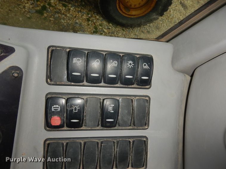 image for item DH8929 2013 Volvo G940B  motor grader