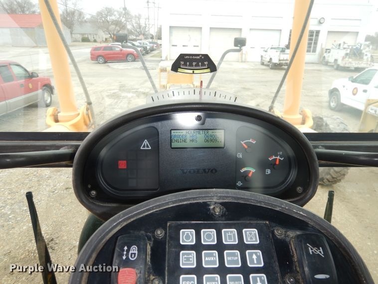 image for item DH8929 2013 Volvo G940B  motor grader