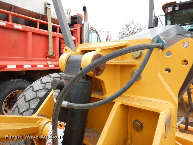 image for item DH8932 2014 Volvo G940B  motor grader