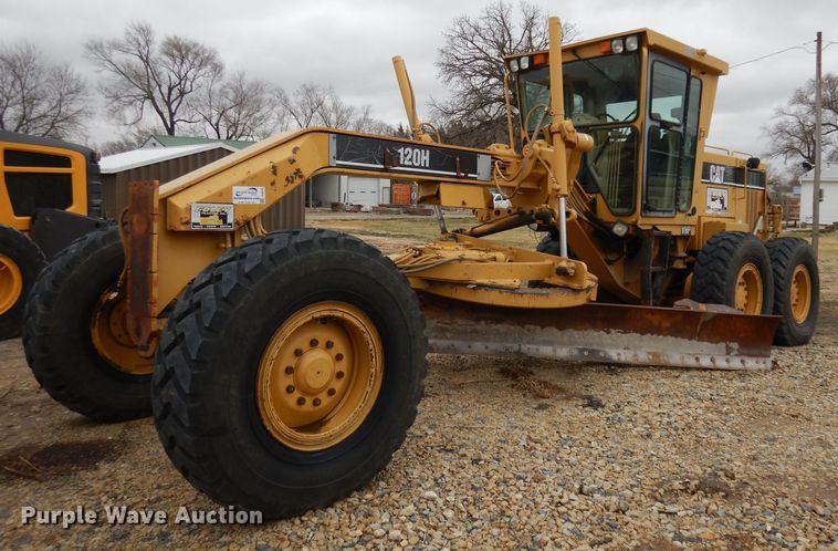 image for item DH8933 1998 Caterpillar 120H  motor grader