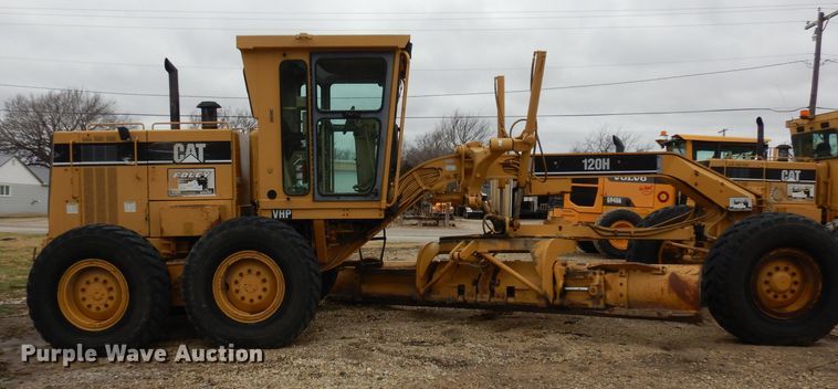 image for item DH8933 1998 Caterpillar 120H  motor grader