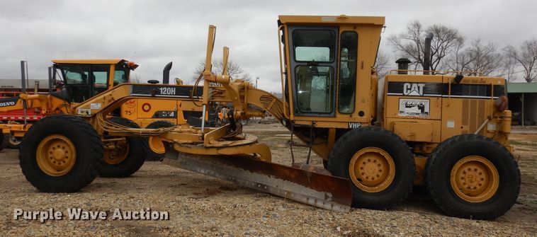image for item DH8933 1998 Caterpillar 120H  motor grader