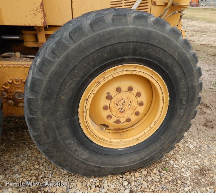 image for item DH8933 1998 Caterpillar 120H  motor grader