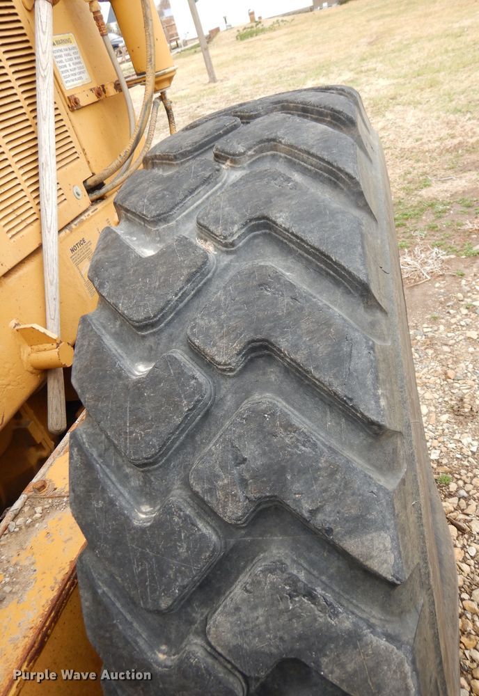 image for item DH8933 1998 Caterpillar 120H  motor grader