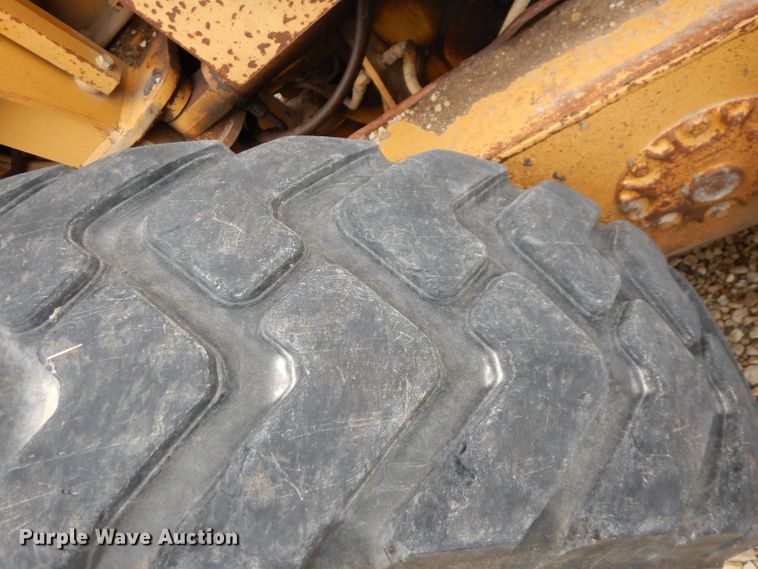 image for item DH8933 1998 Caterpillar 120H  motor grader