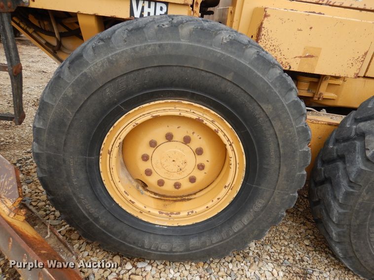 image for item DH8933 1998 Caterpillar 120H  motor grader