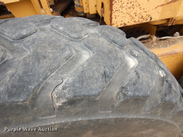 image for item DH8933 1998 Caterpillar 120H  motor grader