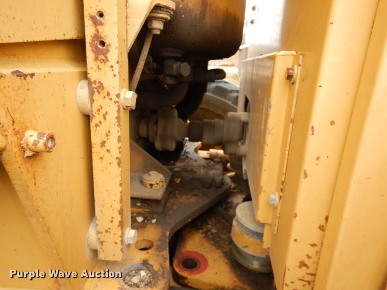 image for item DH8933 1998 Caterpillar 120H  motor grader