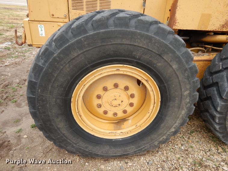 image for item DH8933 1998 Caterpillar 120H  motor grader