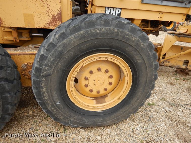 image for item DH8933 1998 Caterpillar 120H  motor grader