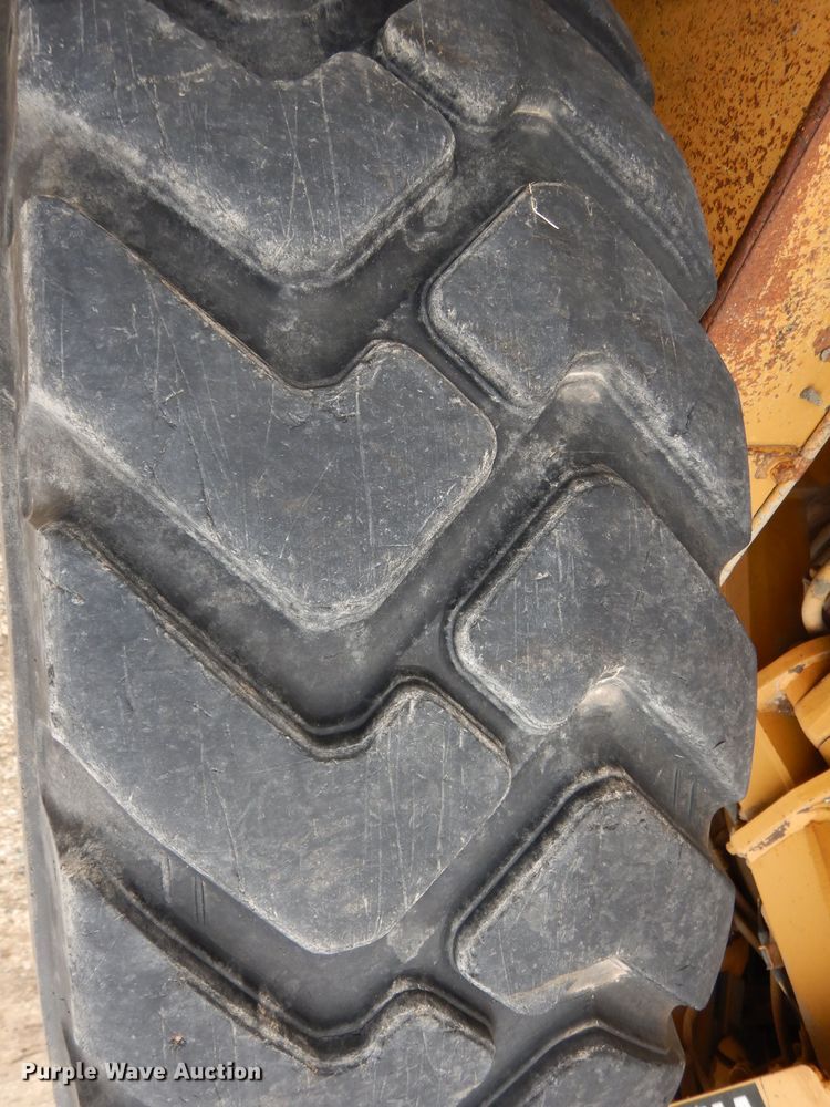 image for item DH8933 1998 Caterpillar 120H  motor grader