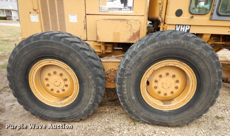 image for item DH8933 1998 Caterpillar 120H  motor grader