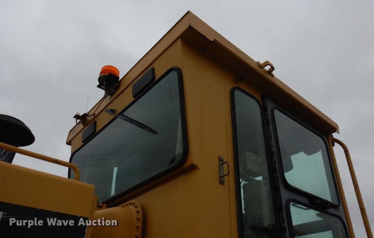 image for item DH8933 1998 Caterpillar 120H  motor grader