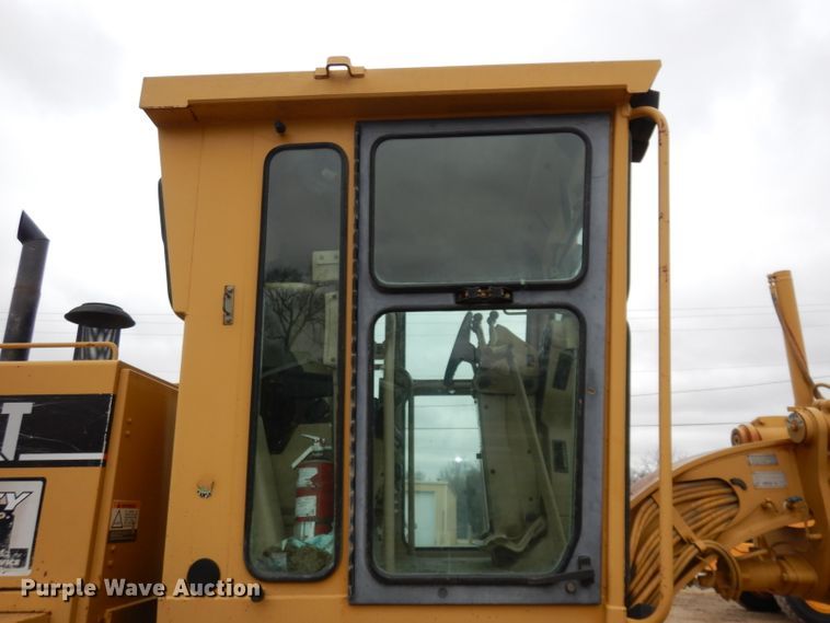 image for item DH8933 1998 Caterpillar 120H  motor grader