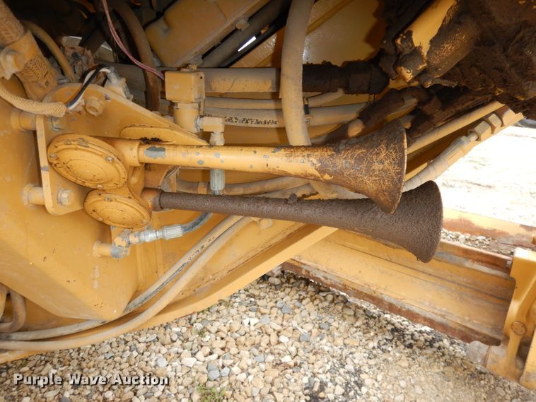 image for item DH8933 1998 Caterpillar 120H  motor grader