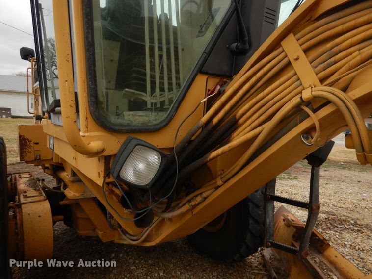 image for item DH8933 1998 Caterpillar 120H  motor grader