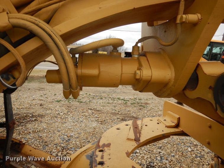 image for item DH8933 1998 Caterpillar 120H  motor grader