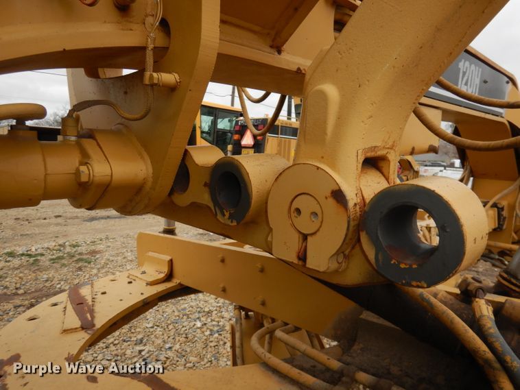 image for item DH8933 1998 Caterpillar 120H  motor grader