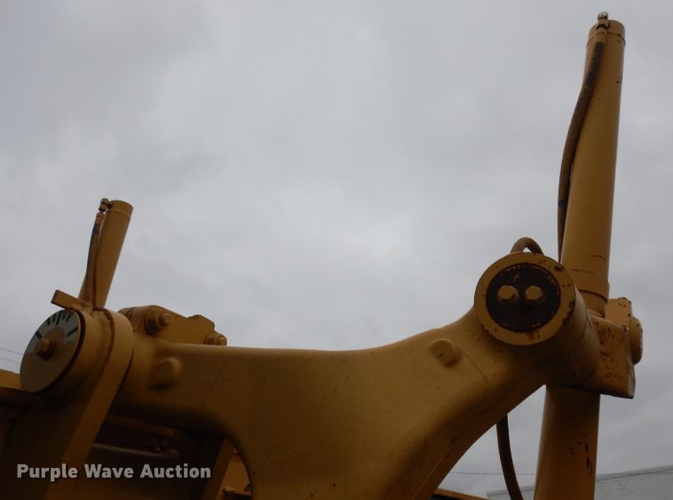 image for item DH8933 1998 Caterpillar 120H  motor grader