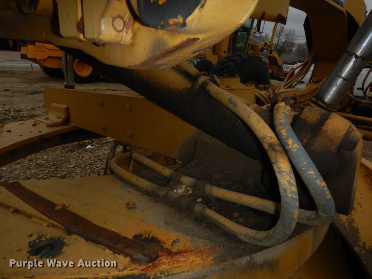 image for item DH8933 1998 Caterpillar 120H  motor grader