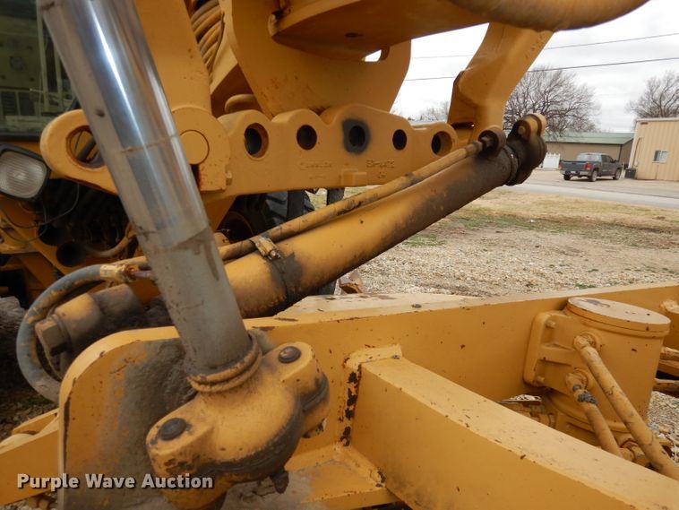 image for item DH8933 1998 Caterpillar 120H  motor grader