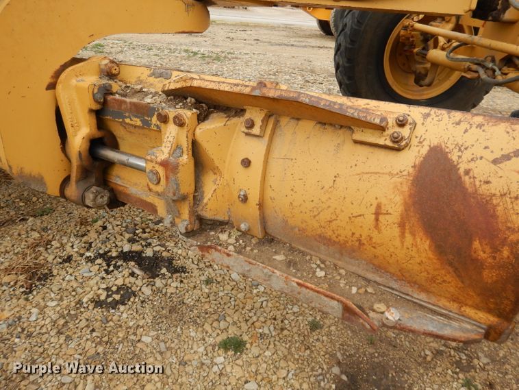 image for item DH8933 1998 Caterpillar 120H  motor grader