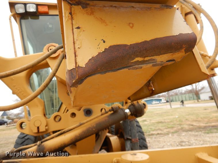 image for item DH8933 1998 Caterpillar 120H  motor grader