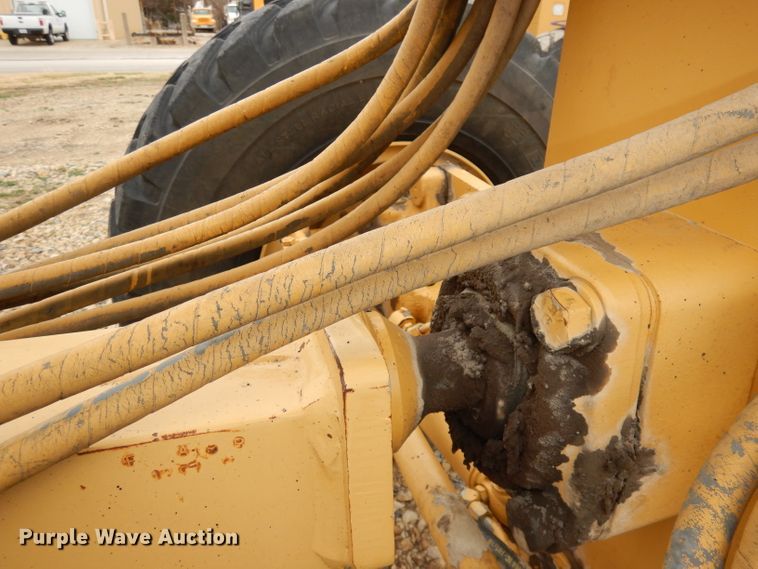 image for item DH8933 1998 Caterpillar 120H  motor grader