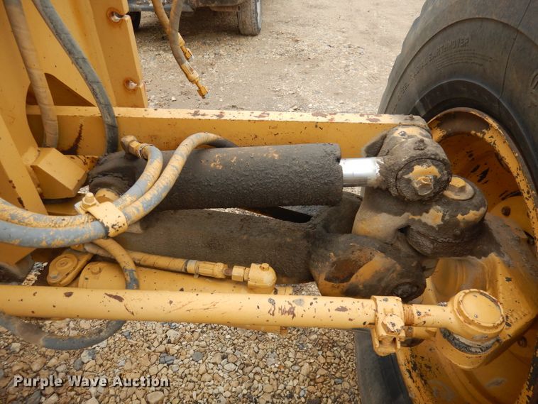 image for item DH8933 1998 Caterpillar 120H  motor grader