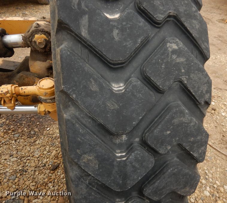 image for item DH8933 1998 Caterpillar 120H  motor grader