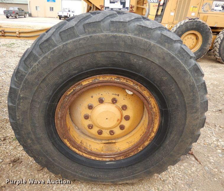 image for item DH8933 1998 Caterpillar 120H  motor grader