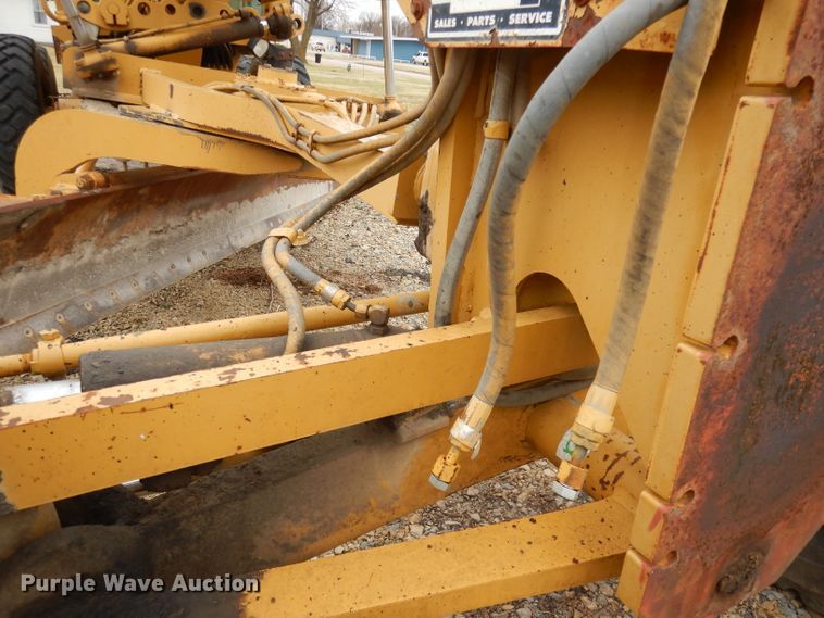 image for item DH8933 1998 Caterpillar 120H  motor grader