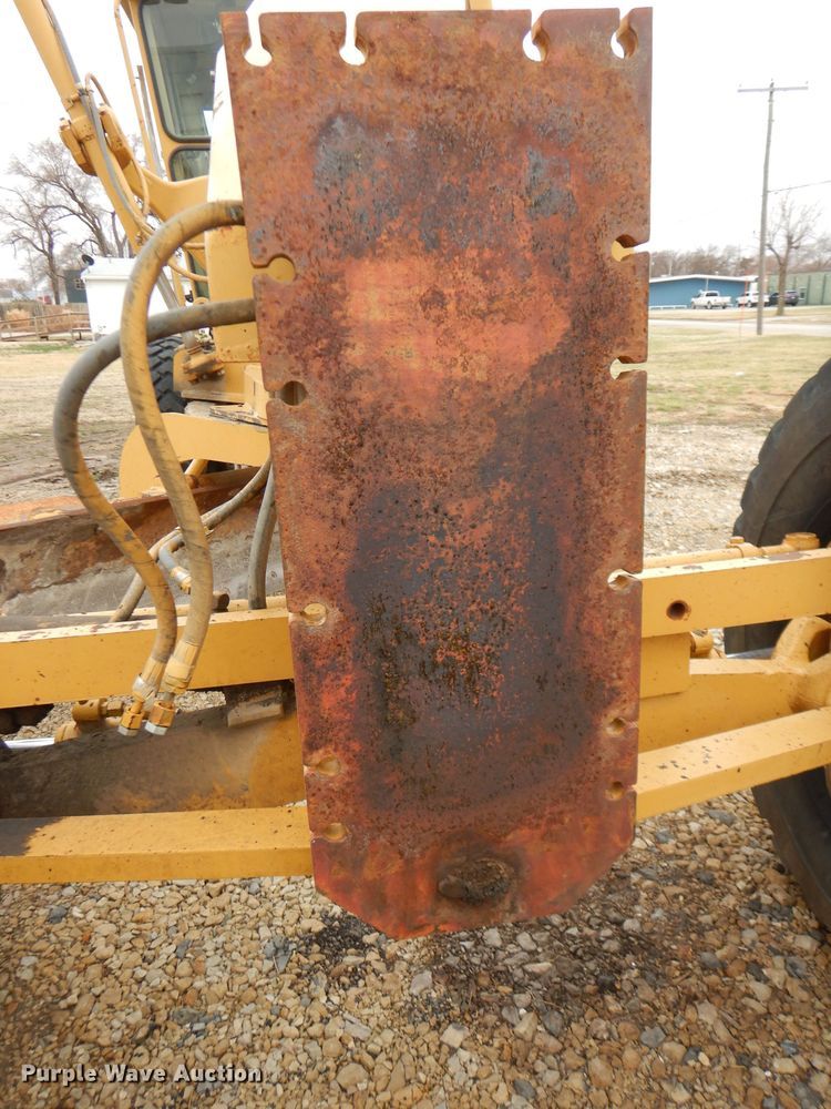 image for item DH8933 1998 Caterpillar 120H  motor grader