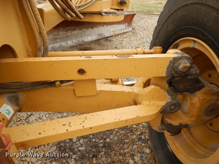 image for item DH8933 1998 Caterpillar 120H  motor grader