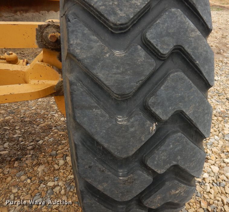 image for item DH8933 1998 Caterpillar 120H  motor grader