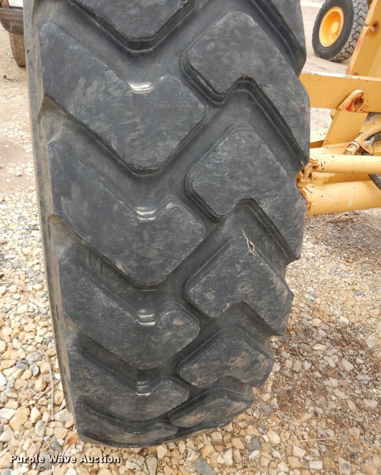 image for item DH8933 1998 Caterpillar 120H  motor grader