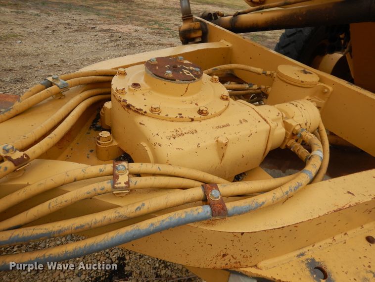 image for item DH8933 1998 Caterpillar 120H  motor grader