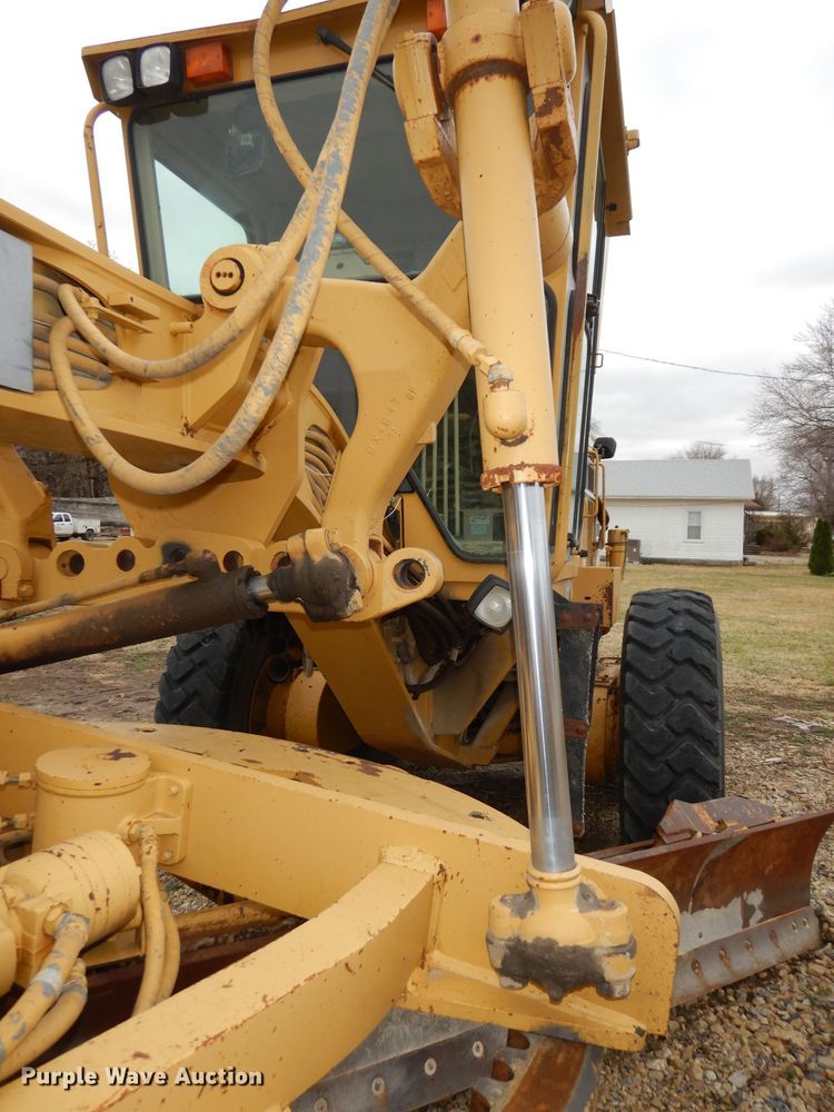 image for item DH8933 1998 Caterpillar 120H  motor grader