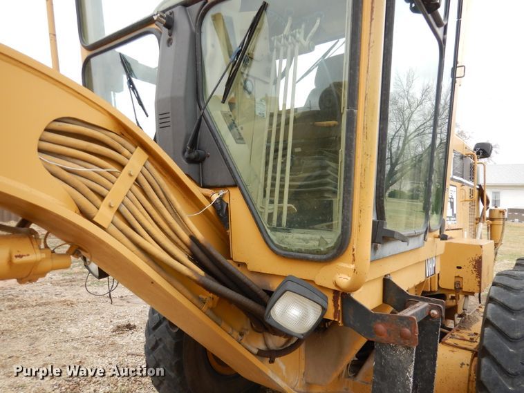 image for item DH8933 1998 Caterpillar 120H  motor grader
