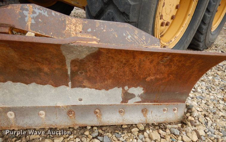 image for item DH8933 1998 Caterpillar 120H  motor grader