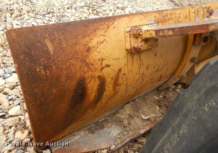 image for item DH8933 1998 Caterpillar 120H  motor grader