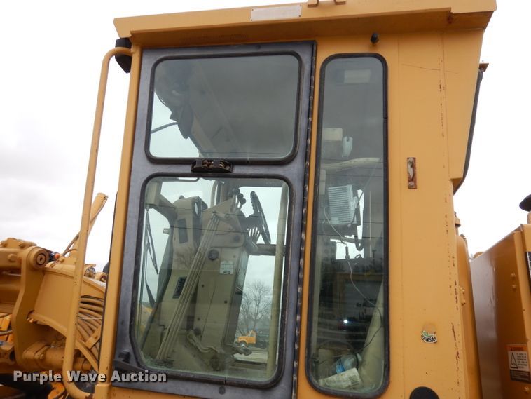 image for item DH8933 1998 Caterpillar 120H  motor grader