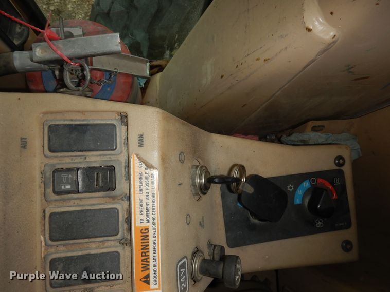 image for item DH8933 1998 Caterpillar 120H  motor grader