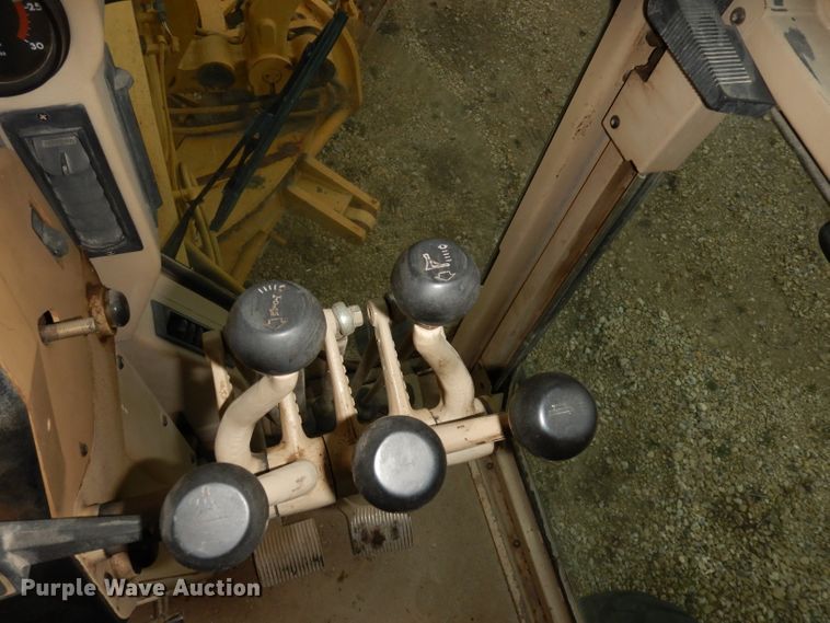 image for item DH8933 1998 Caterpillar 120H  motor grader