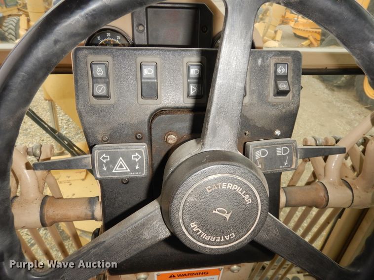 image for item DH8933 1998 Caterpillar 120H  motor grader